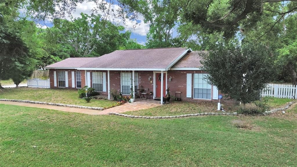 7608 BARRY ROAD, TAMPA, FL 33615 — zdjęcie 2