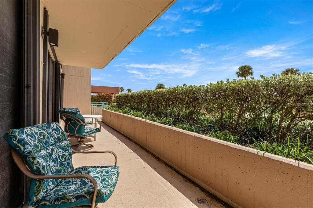 1 KEY CAPRI # 104-East, TREASURE ISLAND, FL 33706 — zdjęcie 3