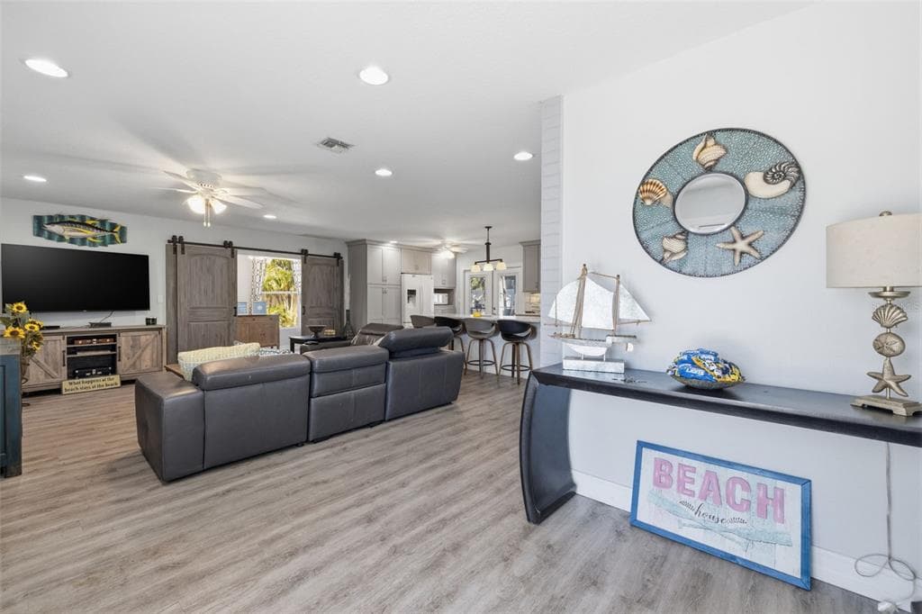 4339 50TH AVENUE S, ST PETERSBURG, FL 33711 — zdjęcie 3