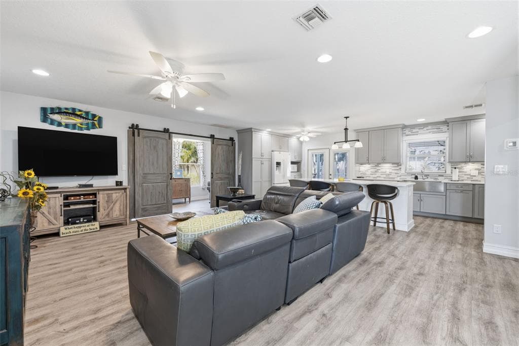 4339 50TH AVENUE S, ST PETERSBURG, FL 33711 — zdjęcie 4