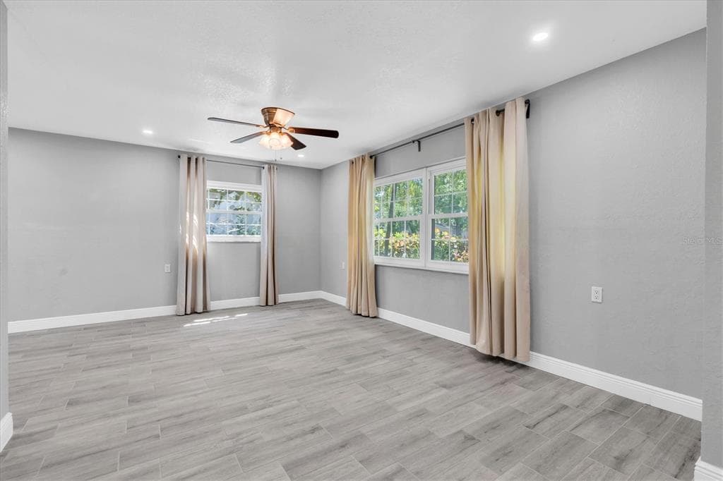 5619 DENVER STREET NE, ST PETERSBURG, FL 33703 — zdjęcie 5