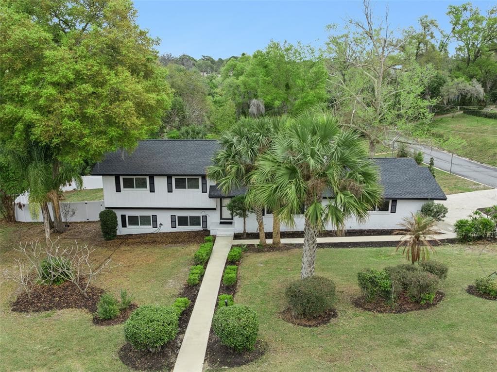 1450 HILLTOP DRIVE, MOUNT DORA, FL 32757