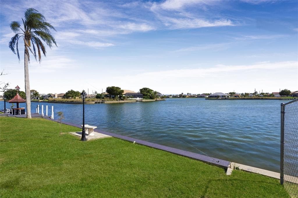 29 SE 10TH AVENUE, CAPE CORAL, FL 33990 — zdjęcie 3