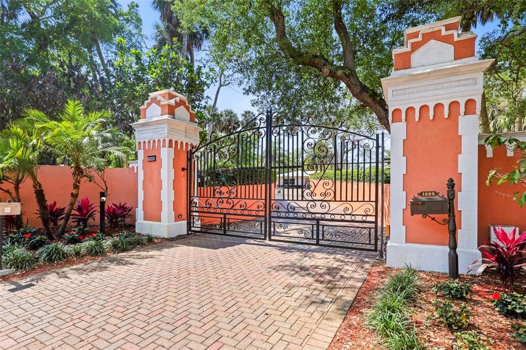 1600 PARK STREET N, ST PETERSBURG, FL 33710