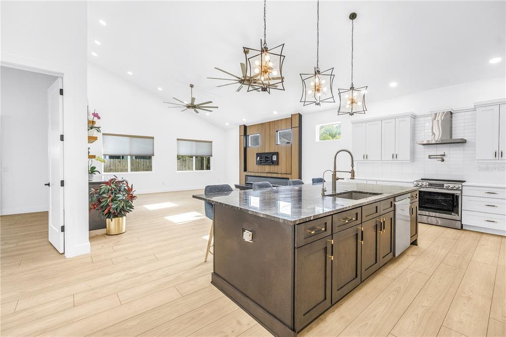 4907 15TH AVENUE N, ST PETERSBURG, FL 33710 — zdjęcie 3
