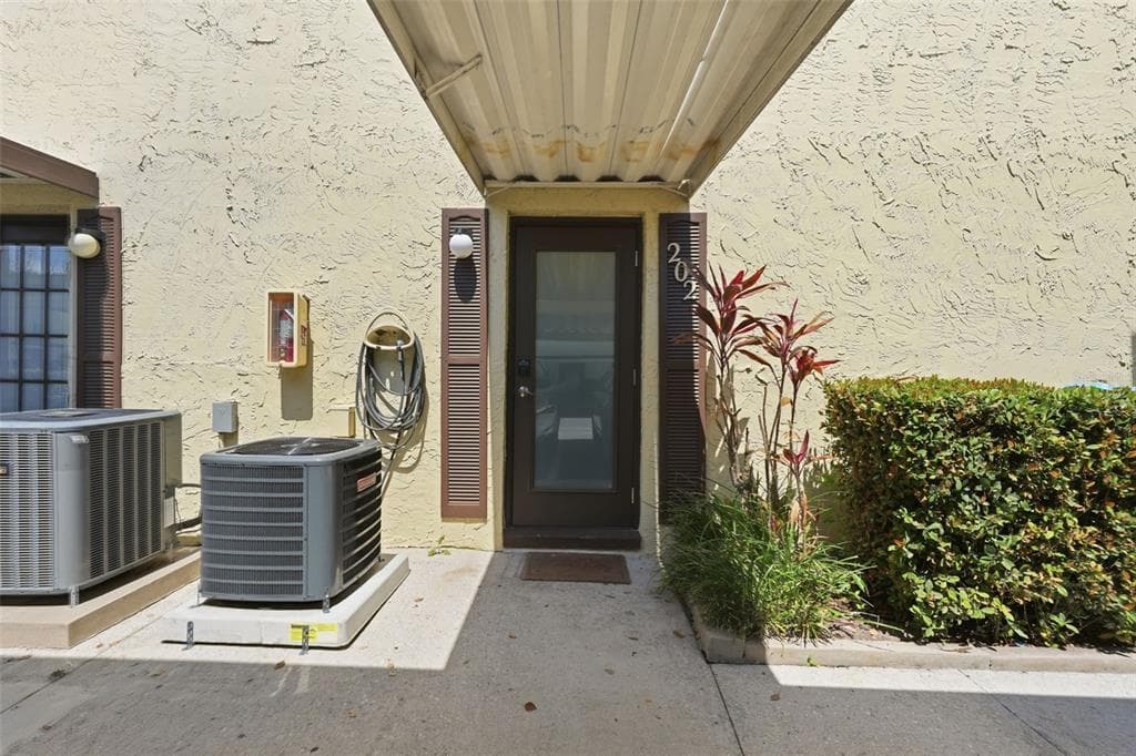 501 E BAY DRIVE # 202, LARGO, FL 33770 — zdjęcie 2