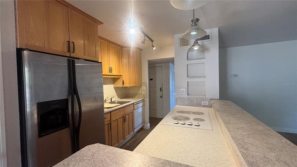 7524 NEEDLE LEAF PLACE # 32, TAMPA, FL 33617 — zdjęcie 5