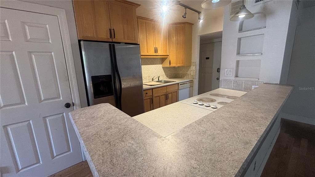 7524 NEEDLE LEAF PLACE # 32, TAMPA, FL 33617 — zdjęcie 4