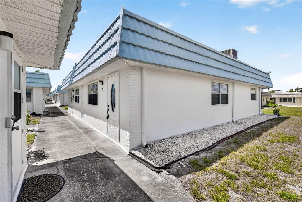 1801 BEDFORD LANE # 27, SUN CITY CENTER, FL 33573