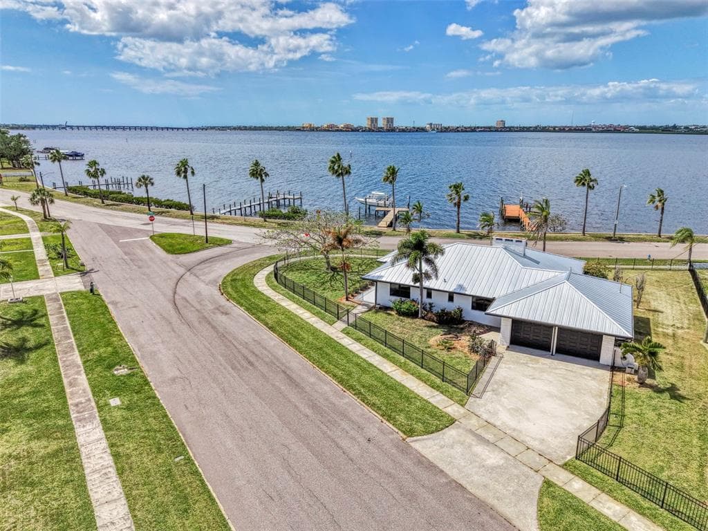 1822 RIVERSIDE DRIVE E, BRADENTON, FL 34208