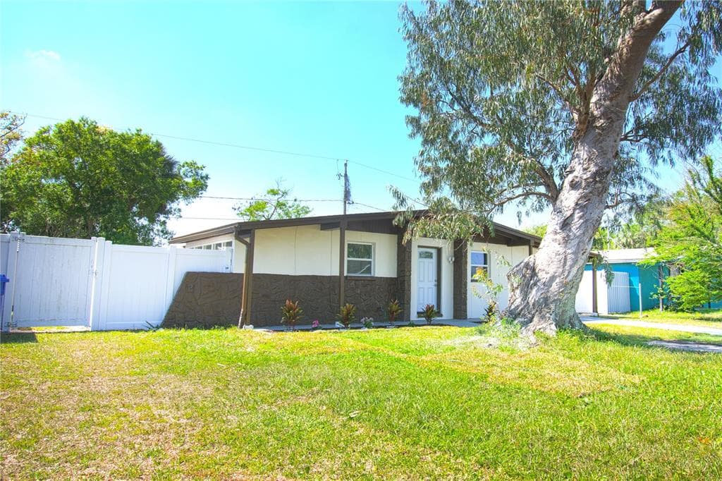 8307 LIBBY LANE, TAMPA, FL 33619 — zdjęcie 2