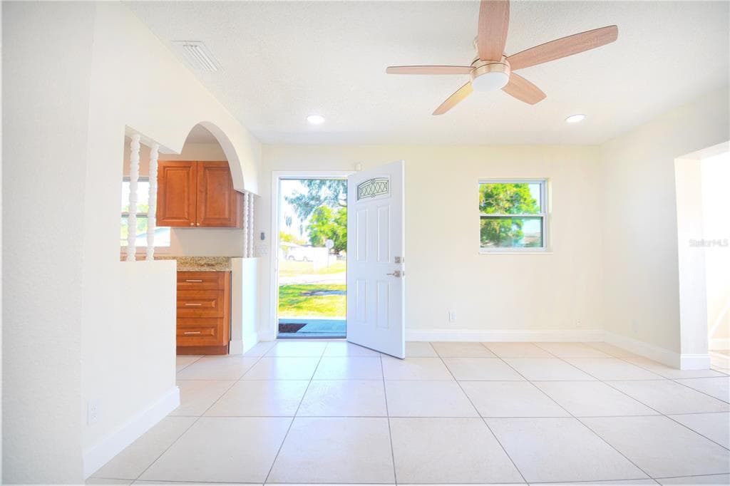 8307 LIBBY LANE, TAMPA, FL 33619 — zdjęcie 5