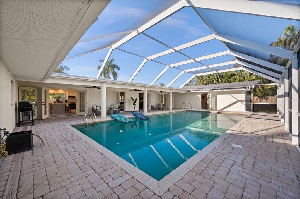 625 W OLYMPIA AVENUE, PUNTA GORDA, FL 33950 — zdjęcie 2
