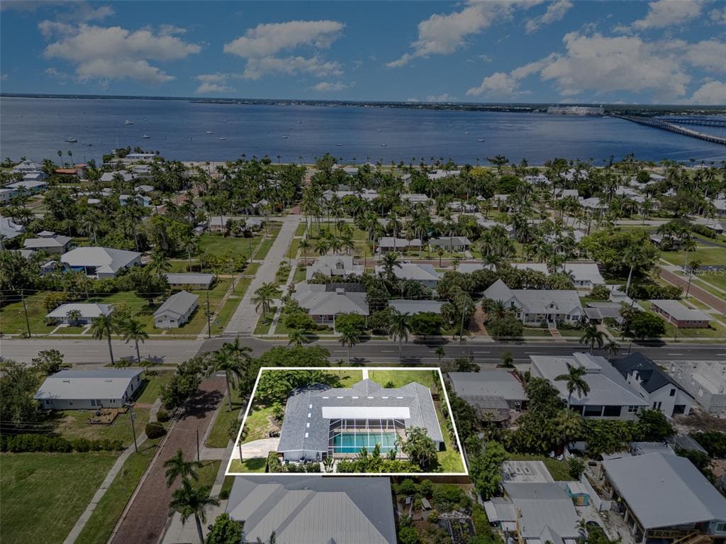 625 W OLYMPIA AVENUE, PUNTA GORDA, FL 33950 — zdjęcie 3