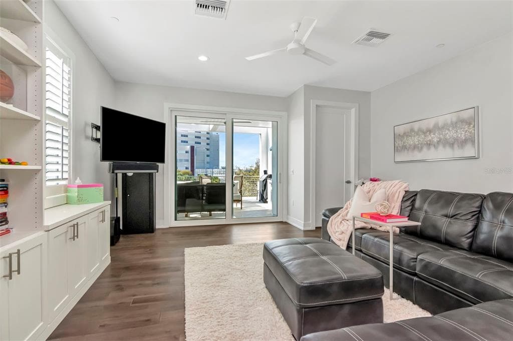 536 4TH AVENUE S # 2, ST PETERSBURG, FL 33701 — zdjęcie 4