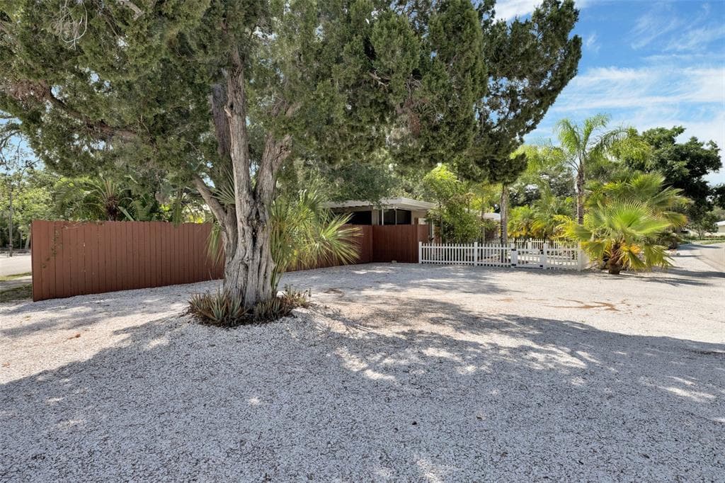 1415 S SCHOOL AVENUE, SARASOTA, FL 34239 — zdjęcie 4
