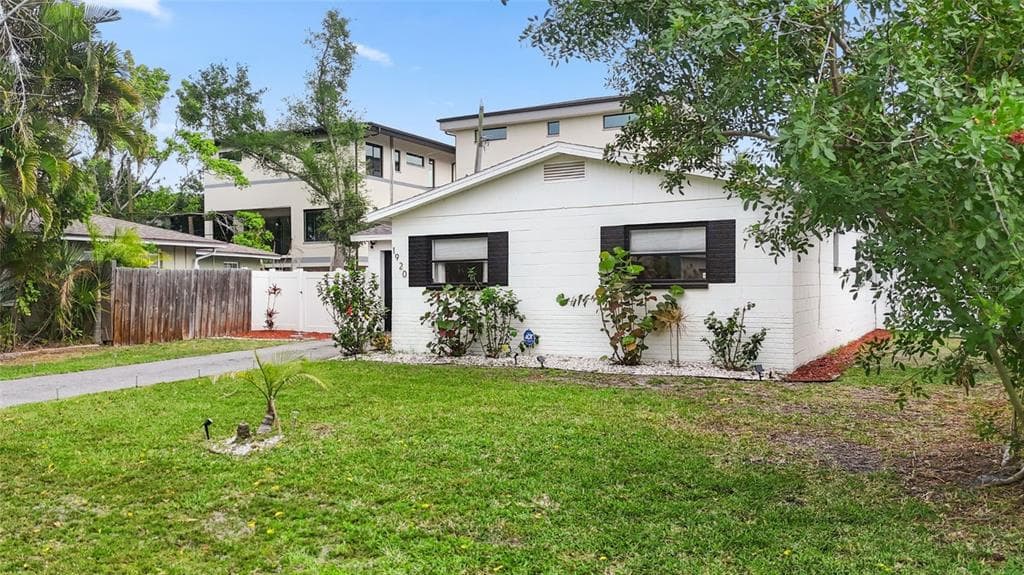 1920 NEW HAMPSHIRE AVENUE NE, ST PETERSBURG, FL 33703 — zdjęcie 2