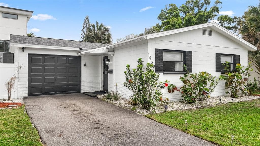 1920 NEW HAMPSHIRE AVENUE NE, ST PETERSBURG, FL 33703 — zdjęcie 4
