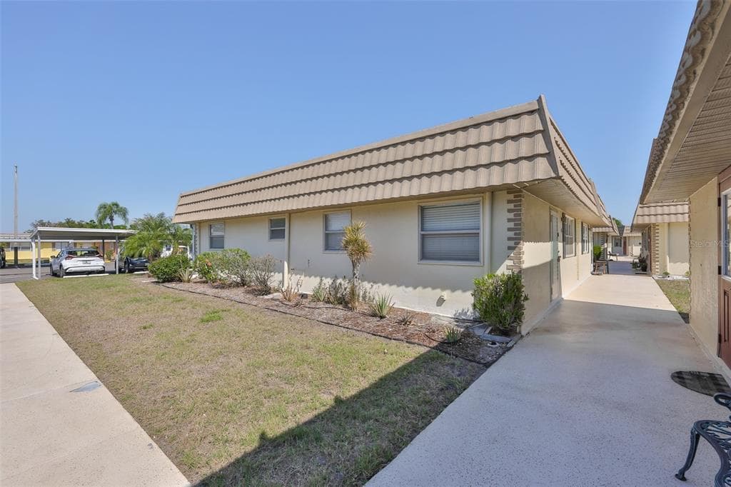 202 BEDFORD STREET # 68, SUN CITY CENTER, FL 33573
