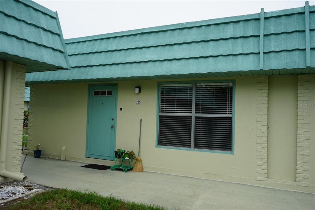 101 CAMBRIDGE TRL # 205, SUN CITY CENTER, FL 33573
