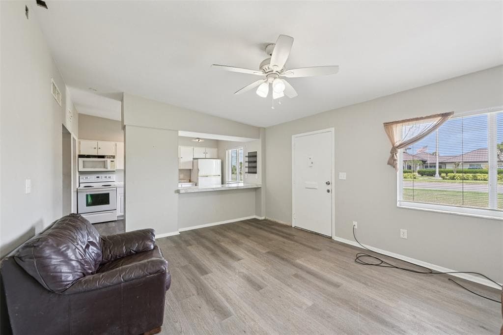 1010 N PEBBLE BEACH BOULEVARD, SUN CITY CENTER, FL 33573 — zdjęcie 5