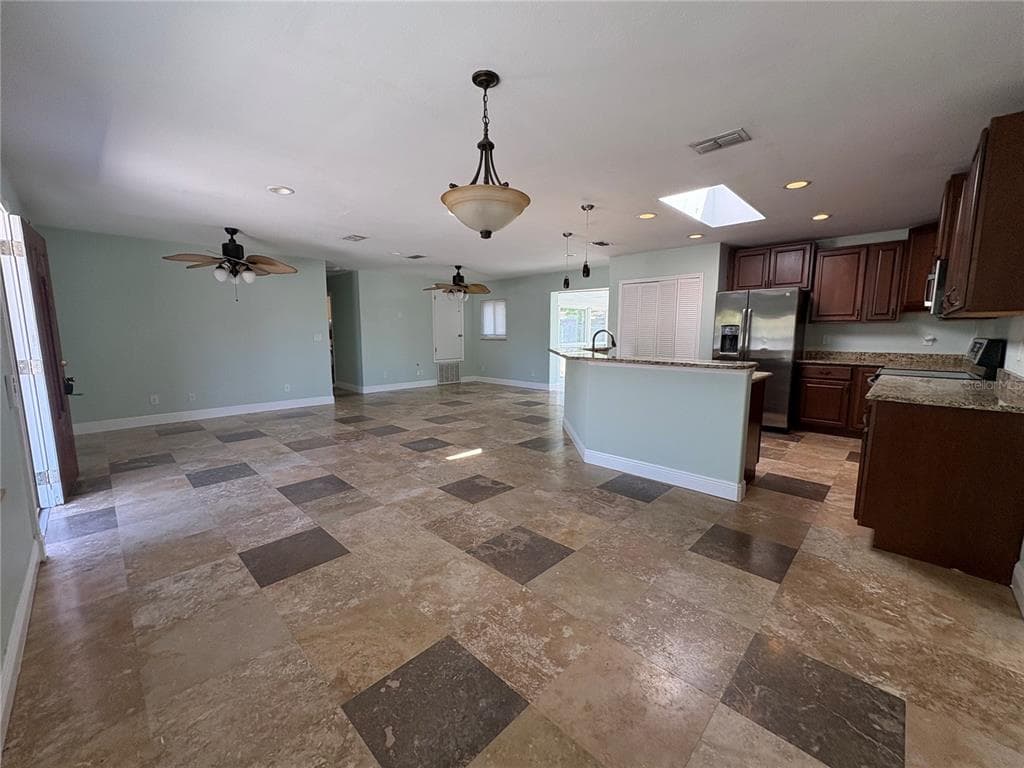 218 LEWIS BOULEVARD SE, ST PETERSBURG, FL 33705 — zdjęcie 2