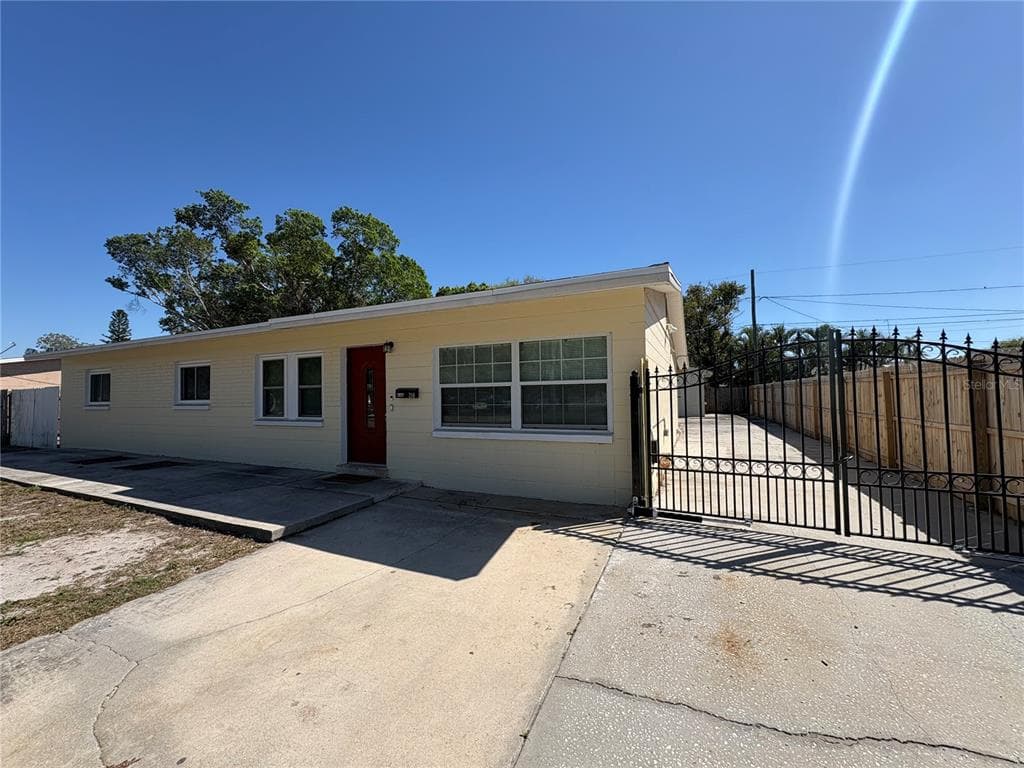 218 LEWIS BOULEVARD SE, ST PETERSBURG, FL 33705