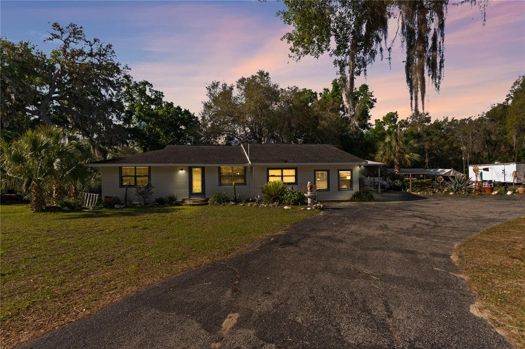 270 W MCCLENDON STREET, LADY LAKE, FL 32159