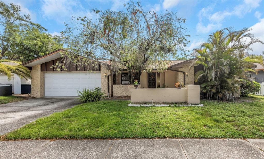 107 COUNTRY VILLAS DRIVE, SAFETY HARBOR, FL 34695