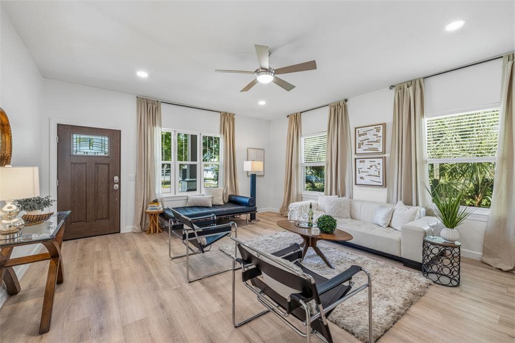 494 39TH AVENUE N, ST PETERSBURG, FL 33704 — zdjęcie 4