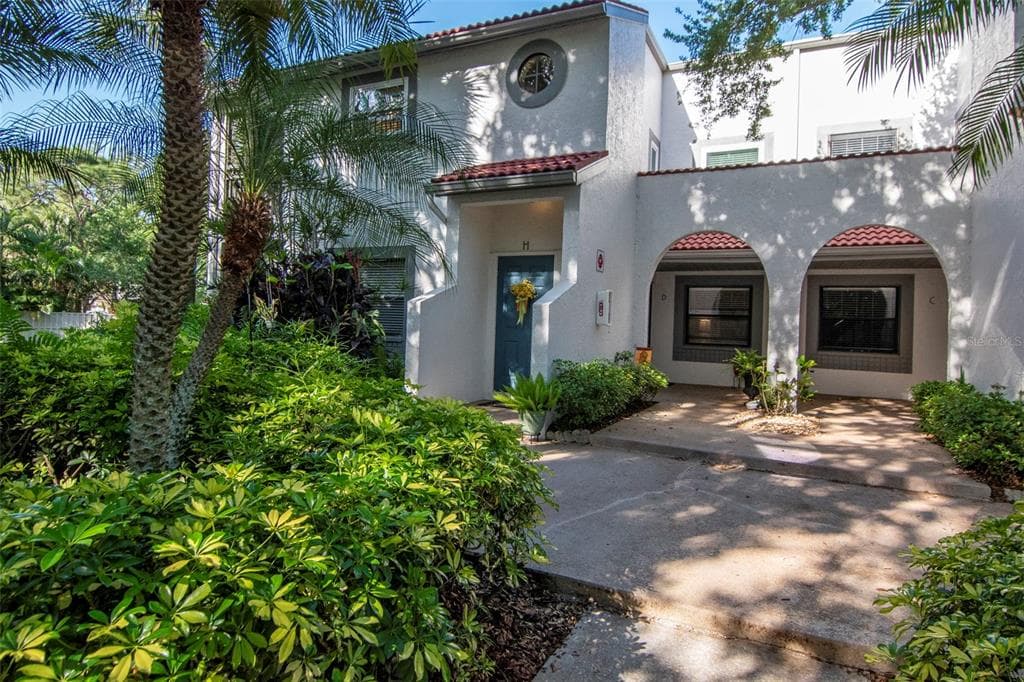 484 SANTA CRUZ PLACE NE # H, ST PETERSBURG, FL 33703