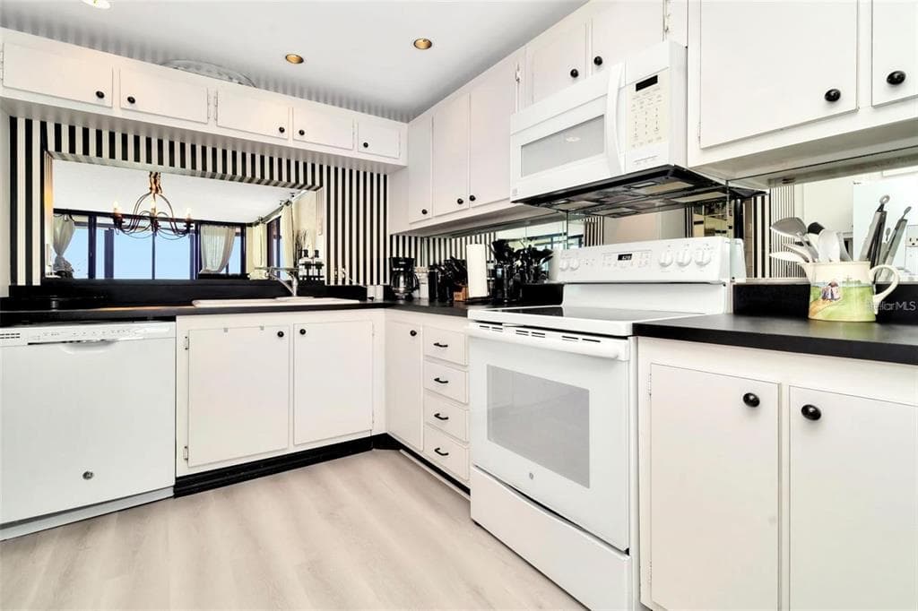 15462 GULF BOULEVARD # 508, MADEIRA BEACH, FL 33708 — zdjęcie 5