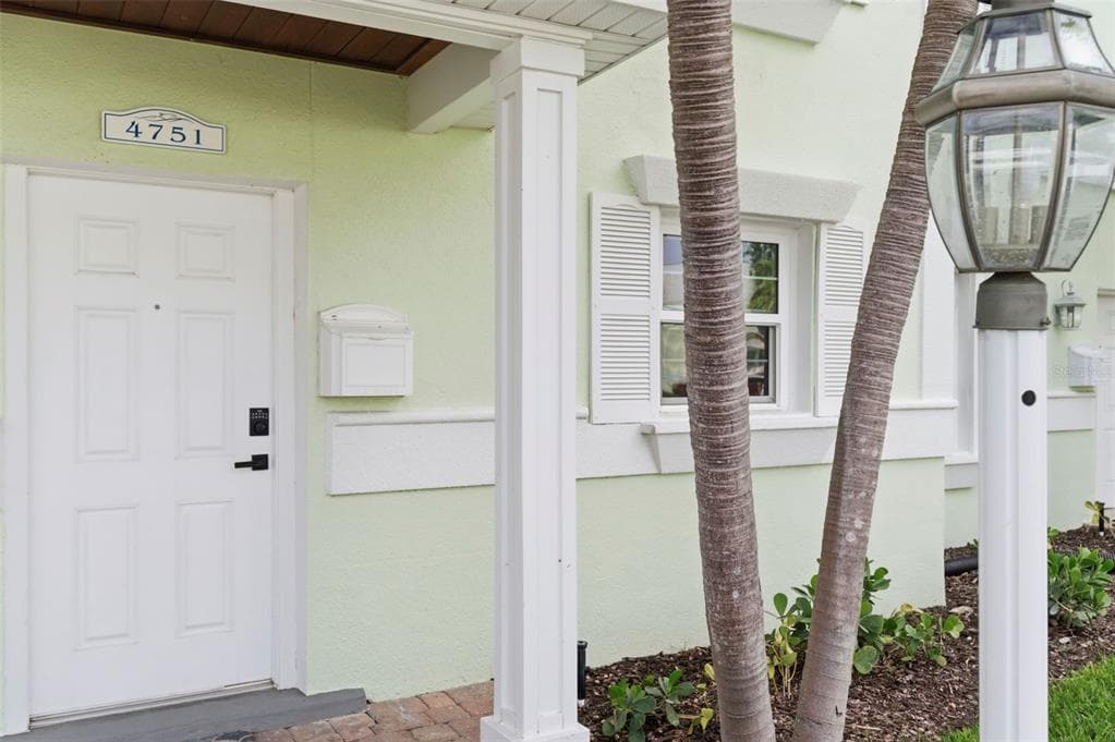 4751 COQUINA KEY DRIVE SE, ST PETERSBURG, FL 33705 — zdjęcie 2