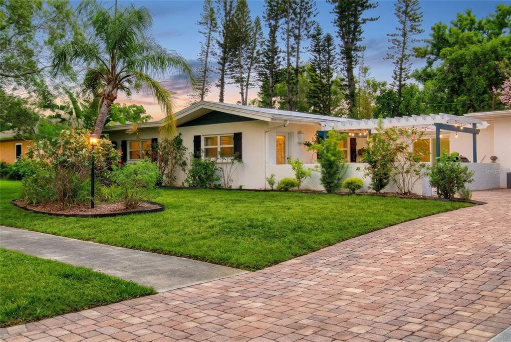 214 GAINES AVENUE, SARASOTA, FL 34243