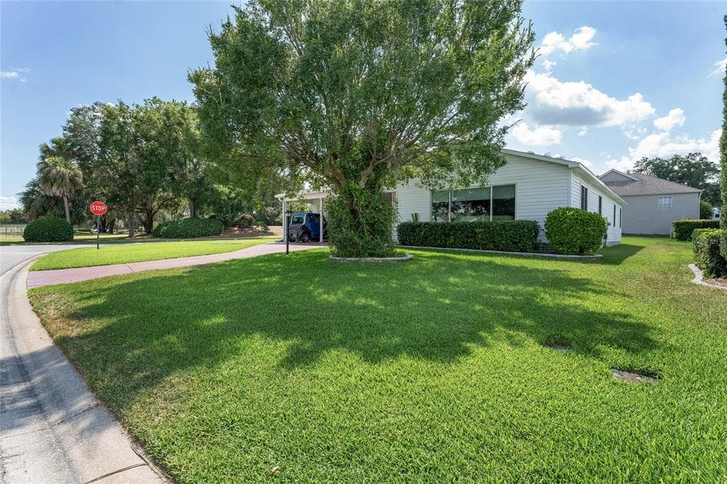 1401 W SCHWARTZ BOULEVARD, LADY LAKE, FL 32159