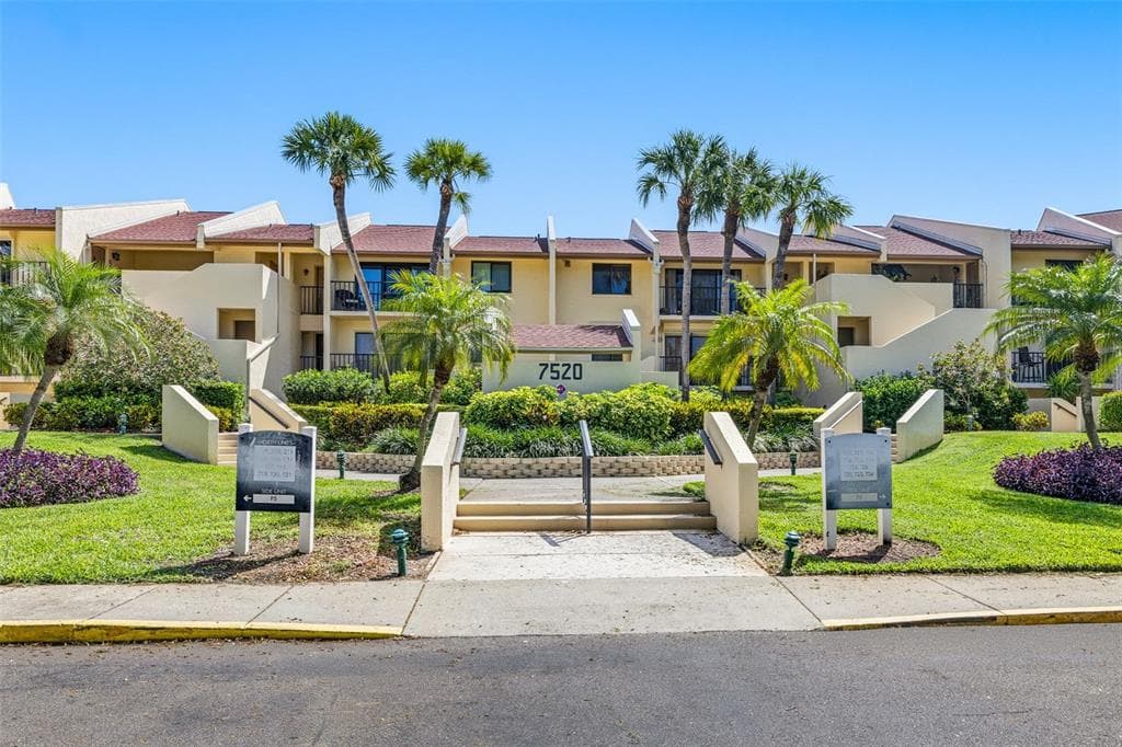 7520 SUNSHINE SKYWAY LANE S # T22, ST PETERSBURG, FL 33711
