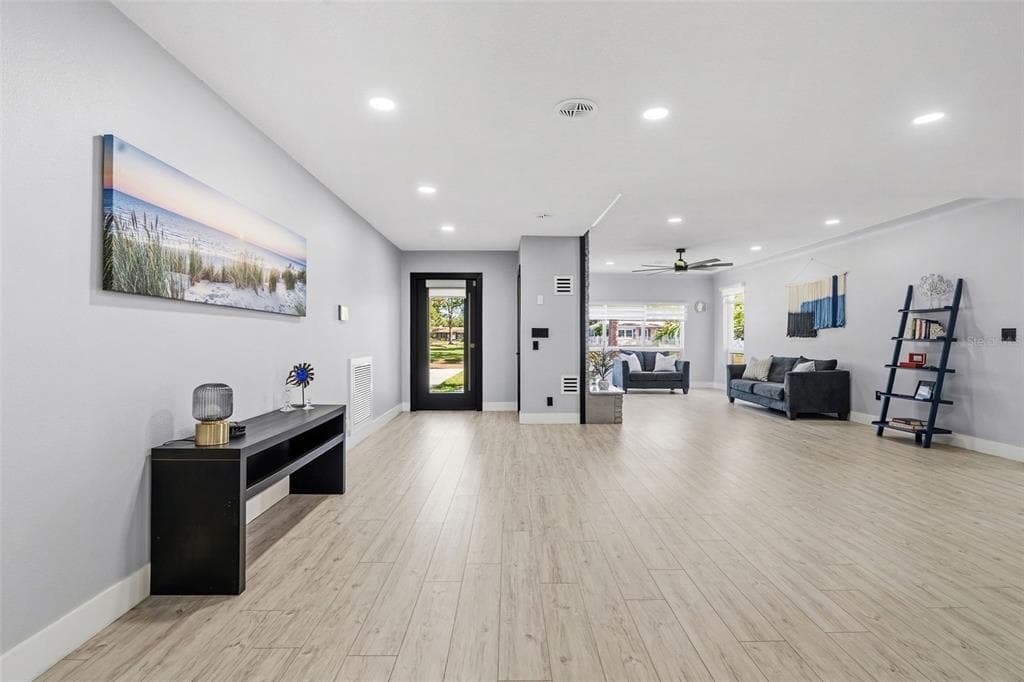 6228 7TH AVENUE N, ST PETERSBURG, FL 33710 — zdjęcie 4
