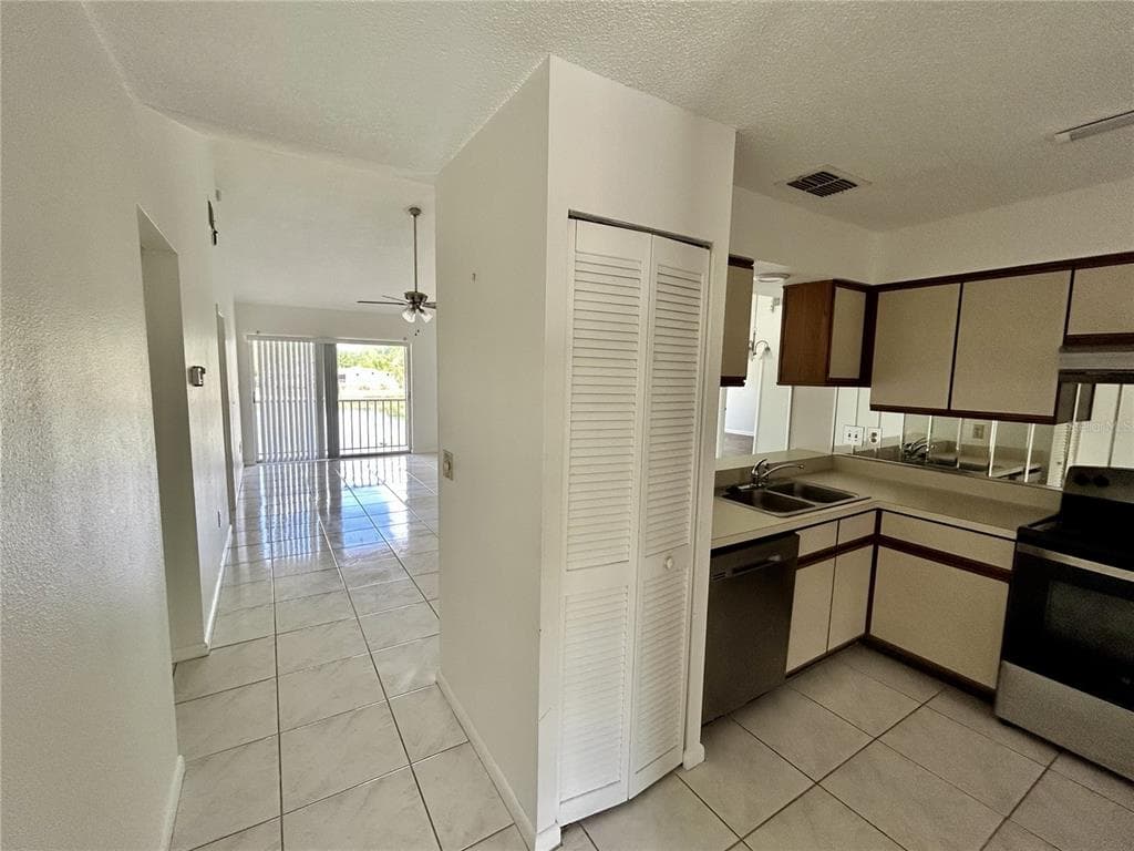 6519 SPRING FLOWER DRIVE # 24, NEW PORT RICHEY, FL 34653 — zdjęcie 4