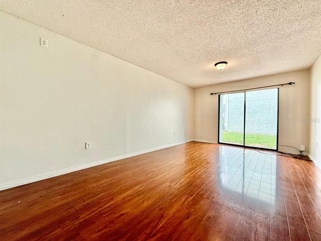 5024 TERRACE PALMS CIRCLE # 101, TAMPA, FL 33617 — zdjęcie 4