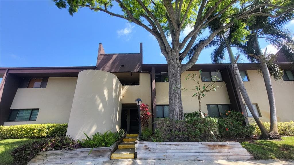 875 S VILLAGE DRIVE N # 102, ST PETERSBURG, FL 33716 — zdjęcie 2