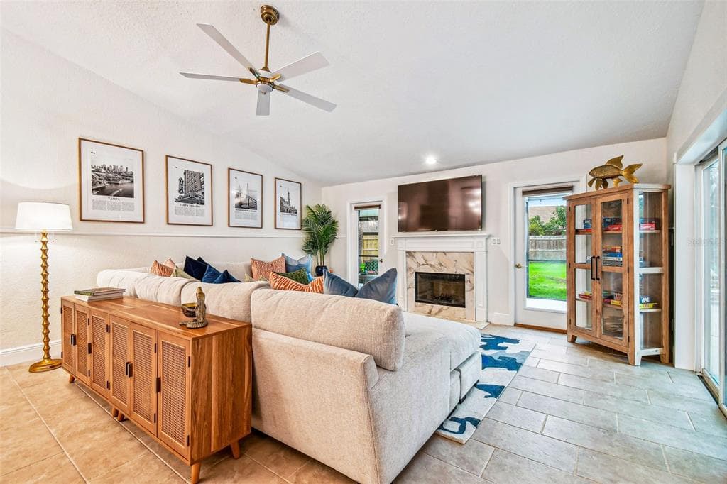 10503 NILE COURT, TAMPA, FL 33615 — zdjęcie 4