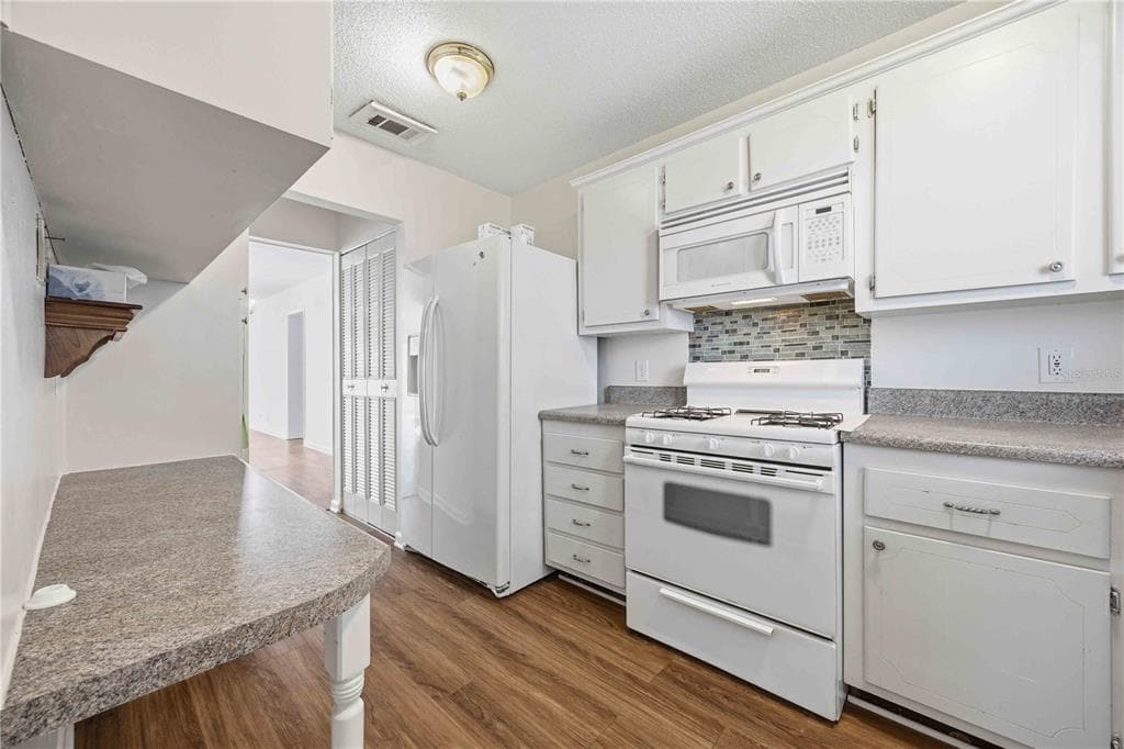 100 EL CAMINO DRIVE # 101, WINTER HAVEN, FL 33884 — zdjęcie 4