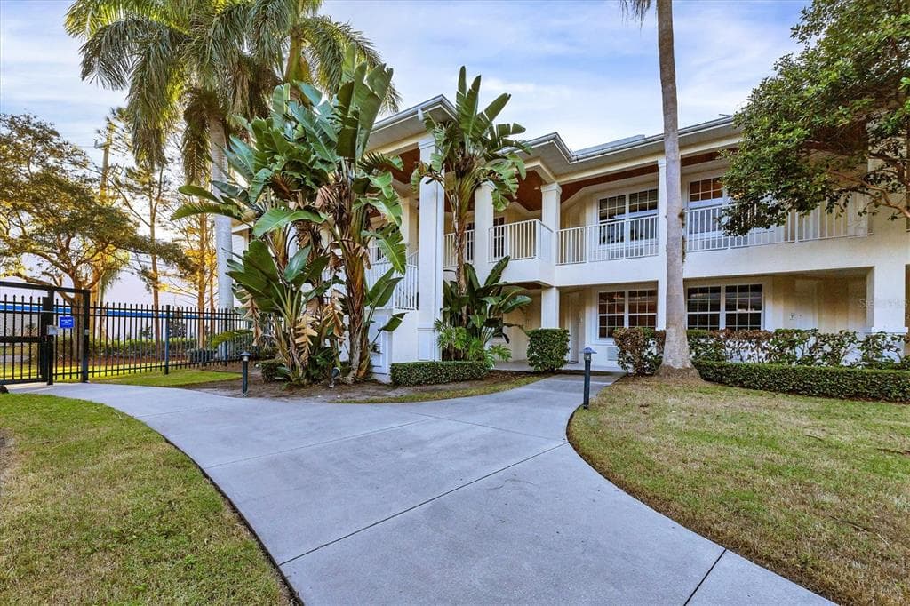 3506 54TH DRIVE W # 104, BRADENTON, FL 34210