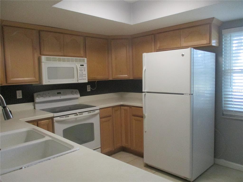2124 HAILSTONE CIRCLE, SUN CITY CENTER, FL 33573 — zdjęcie 5
