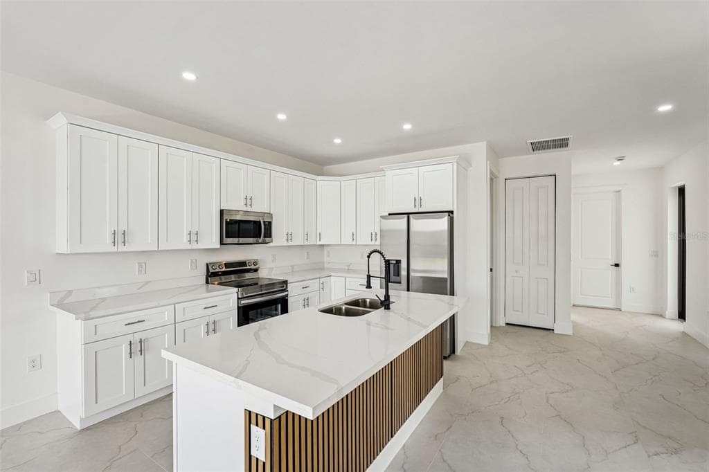 2406 HIGHTOWER AVENUE S, LEHIGH ACRES, FL 33973 — zdjęcie 5