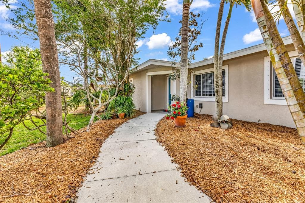 28401 COCO PALM DR, PUNTA GORDA, FL 33982 — zdjęcie 4