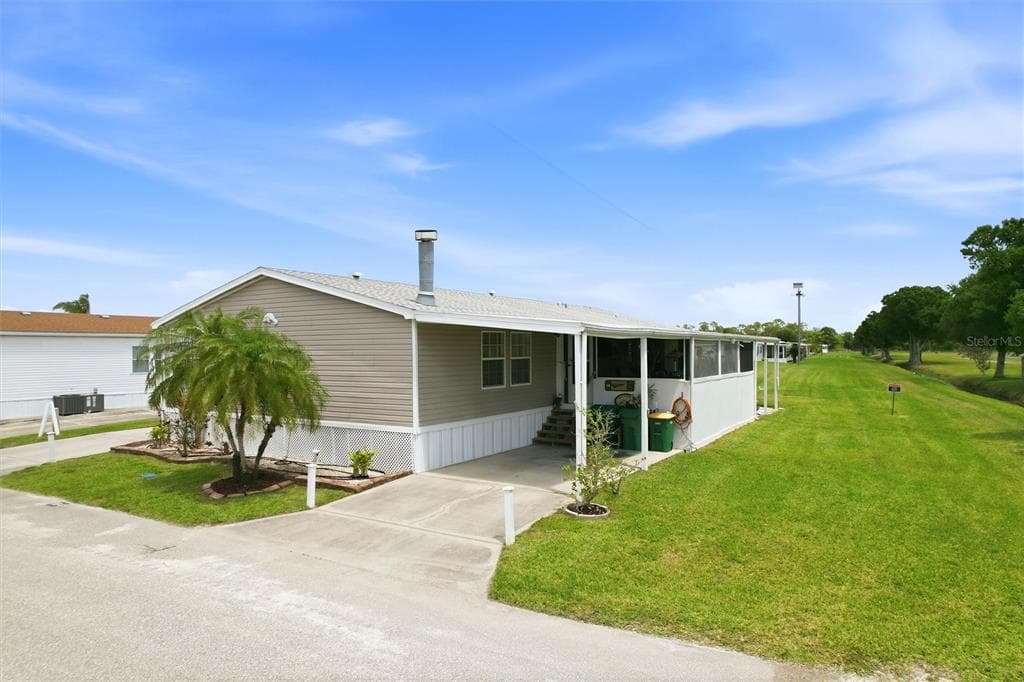 184 W MANATEE LOOP, PUNTA GORDA, FL 33950
