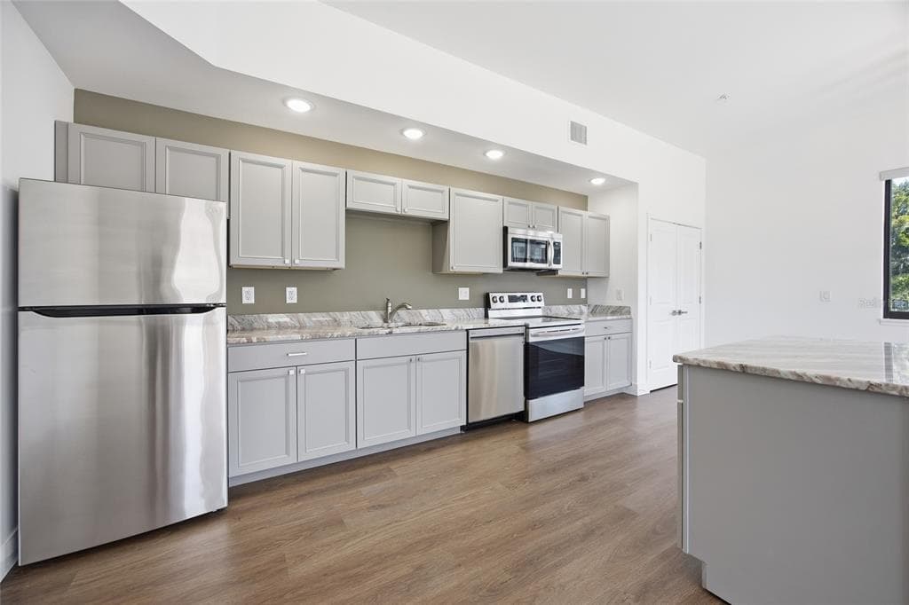 100 N DEWEY STREET, EUSTIS, FL 32726 — zdjęcie 4