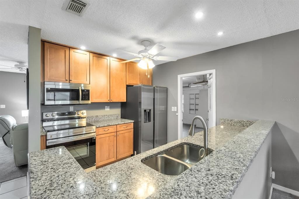 702 HUXLEY PLACE, SUN CITY CENTER, FL 33573 — zdjęcie 2