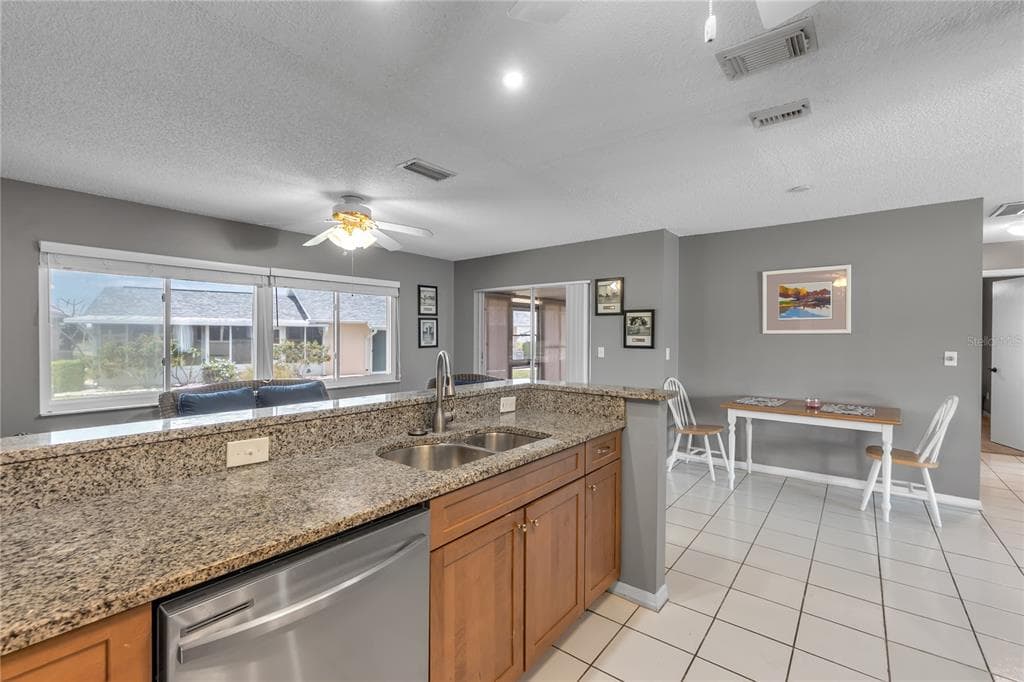 702 HUXLEY PLACE, SUN CITY CENTER, FL 33573 — zdjęcie 3